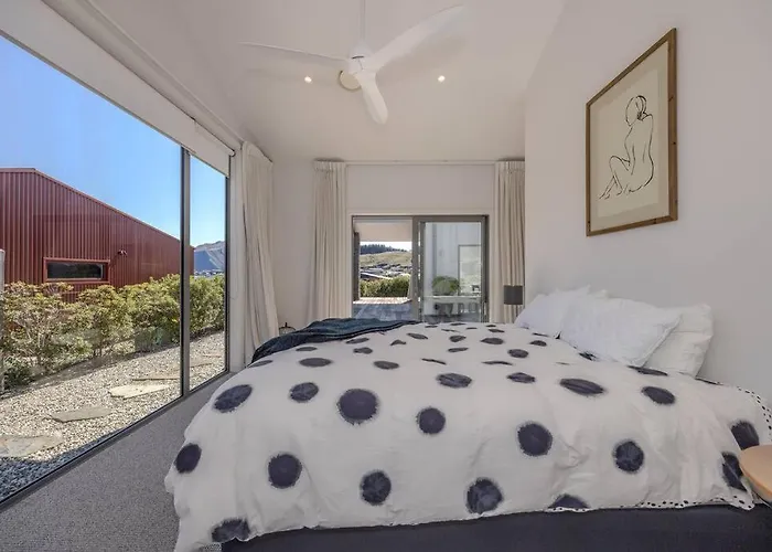 Lakeview Heights - 2020 Built Luxury Large House & Self Contained - 264 Sq Mtr Vakantiehuis Wanaka
