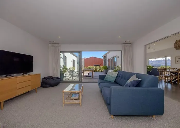 Lakeview Heights - 2020 Built Luxury Large House & Self Contained - 264 Sq Mtr Vakantiehuis