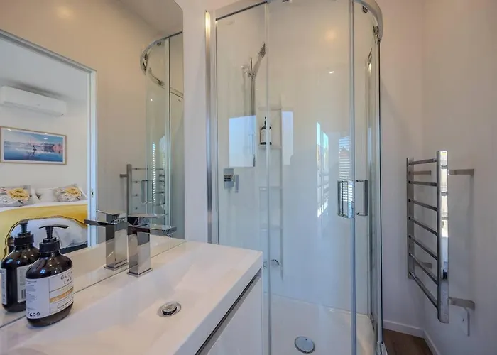 Lakeview Heights - 2020 Built Luxury Large House & Self Contained - 264 Sq Mtr Vakantiehuis *