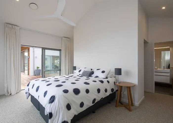 Vakantiehuis Lakeview Heights - 2020 Built Luxury Large House & Self Contained - 264 Sq Mtr *