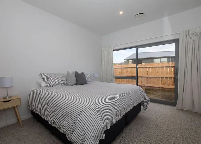 Lakeview Heights - 2020 Built Luxury Large House & Self Contained - 264 Sq Mtr Vakantiehuis Wanaka