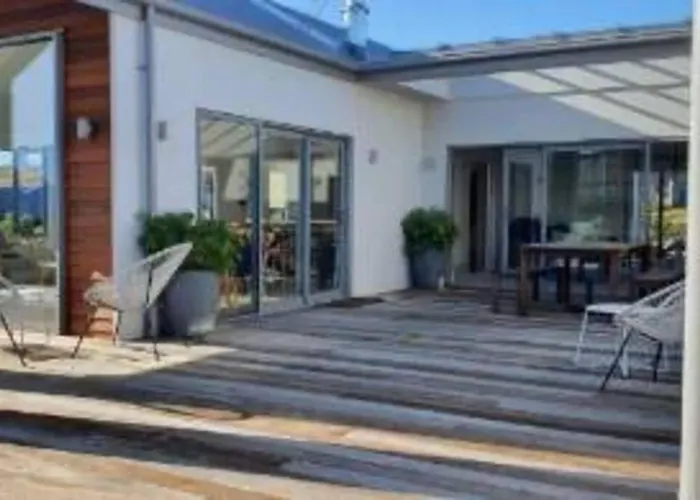 Vakantiehuis Lakeview Heights - 2020 Built Luxury Large House & Self Contained - 264 Sq Mtr *