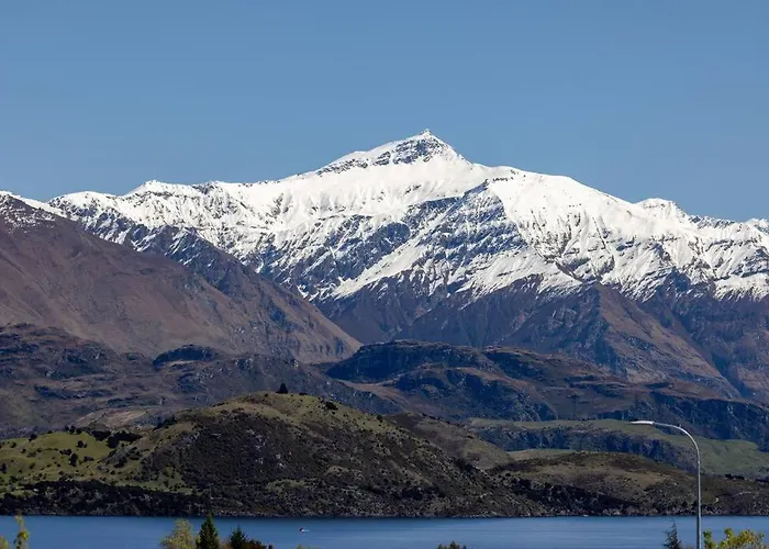 Vakantiehuis Lakeview Heights - 2020 Built Luxury Large House & Self Contained - 264 Sq Mtr Wanaka